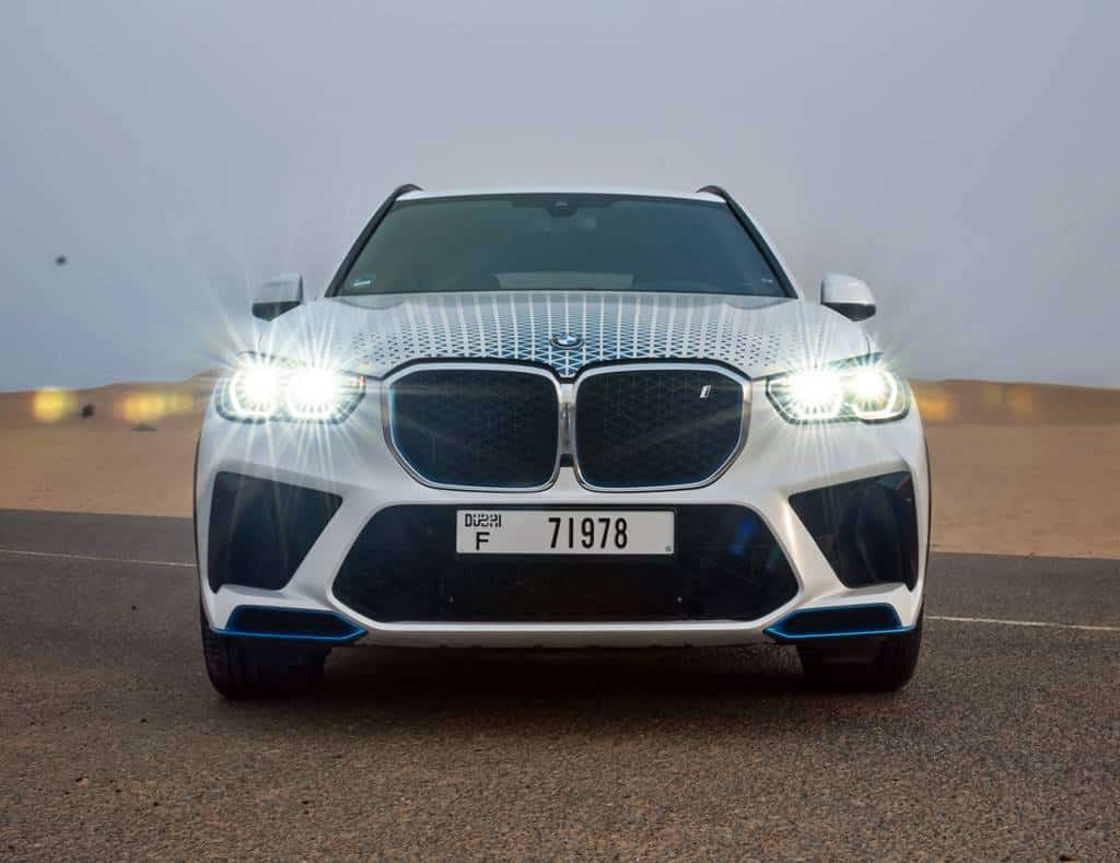 BMW iX5 Hydrogen: ¡Supera pruebas extremas en los Emiratos Árabes Unidos!
