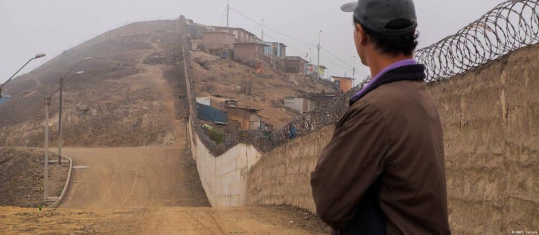 ¡Increíble! El muro de la vergüenza finalmente cae