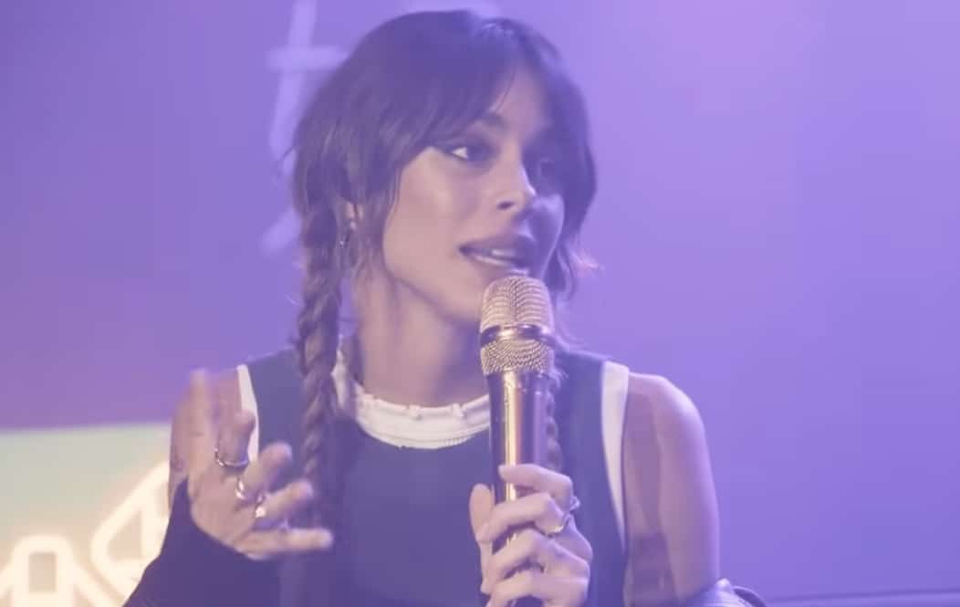 El escandaloso video de Tini Stoessel besándose con una famosa cantante