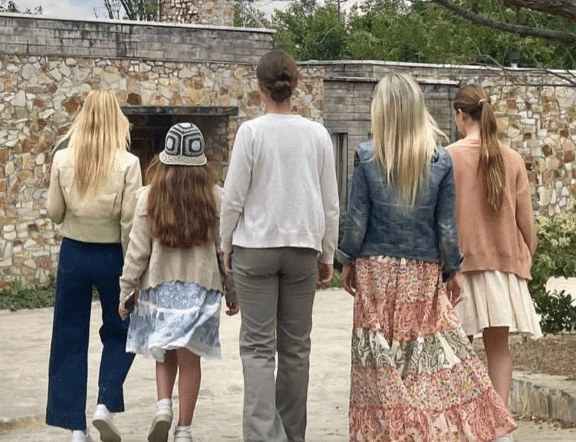 La impactante foto de Nicole Neumann para el Día de la Madre que generó polémica