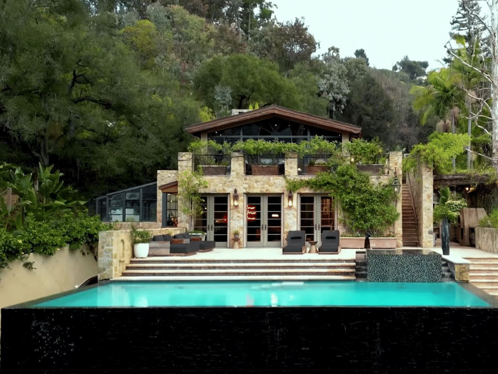 Descubre la impresionante mansión de soltera que Jennifer López vendió en Los Ángeles