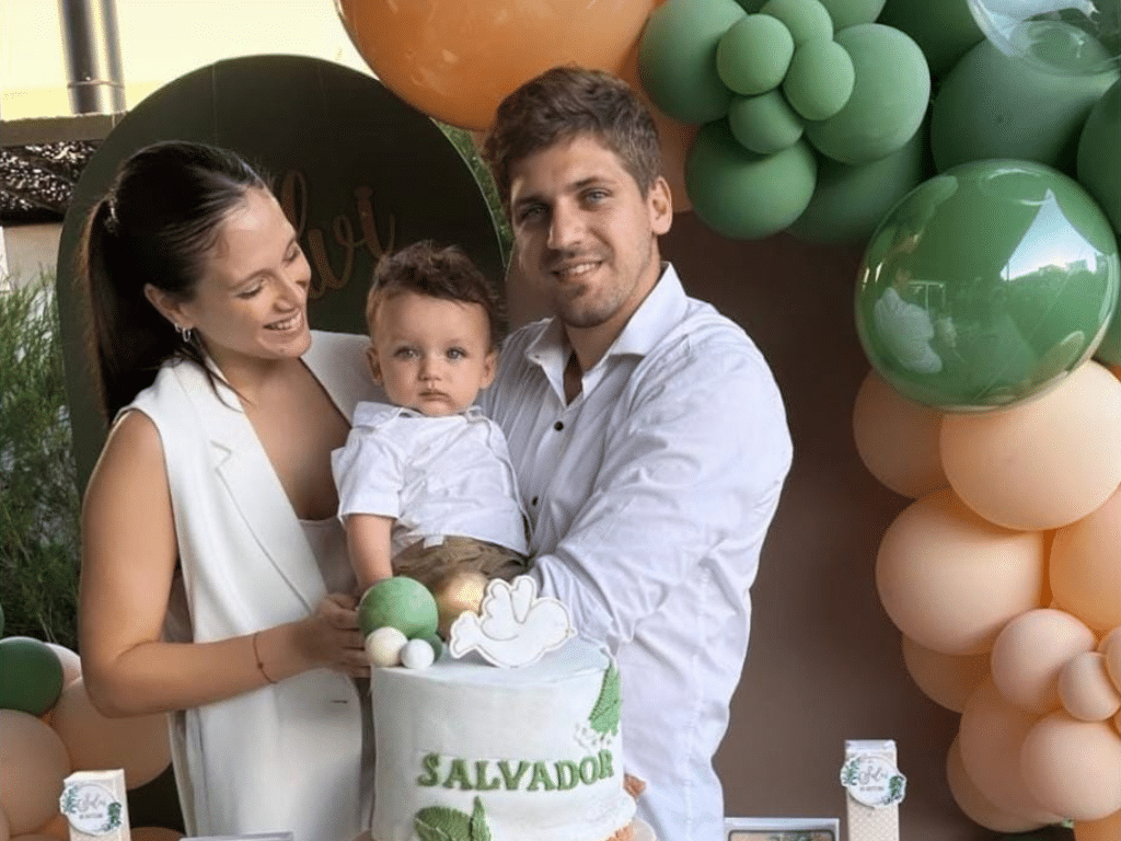 La emotiva ceremonia de bautismo de Salvador, el hijo de Barbie Vélez y Lucas Rodríguez