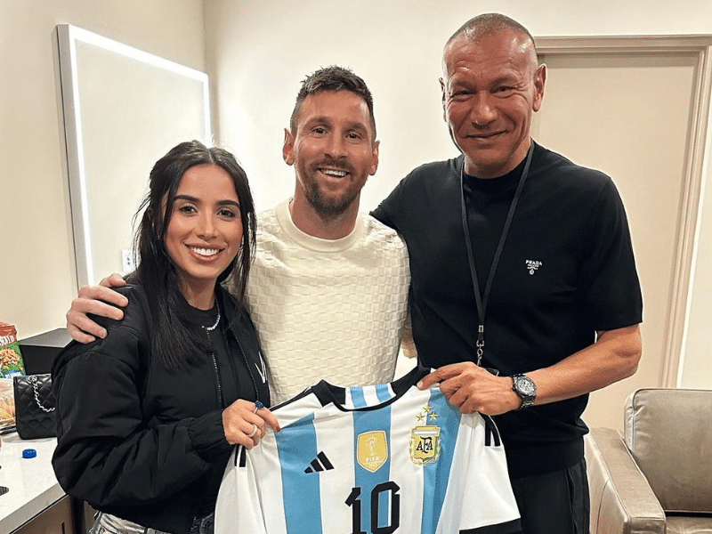 Walter Kolm cumple su sueño: conoce a Lionel Messi y se tatúa su firma