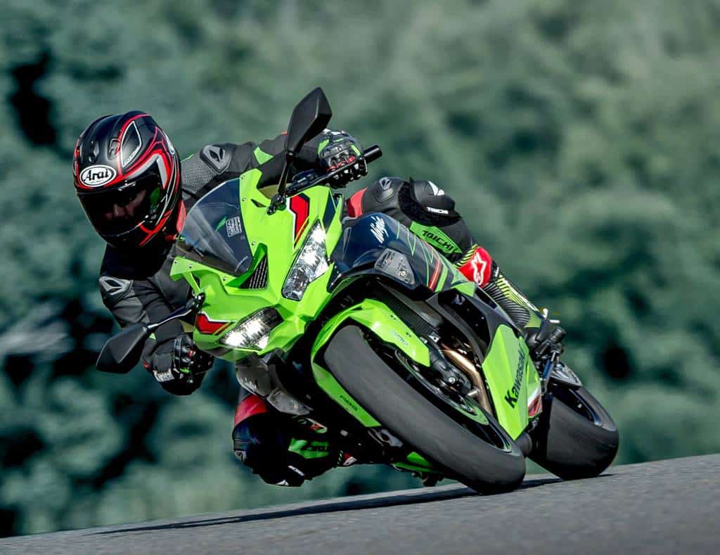 Kawasaki Ninja ZX-4 RR KRT Edition: ¡Descubre la potencia y estilo de la familia Ninja!