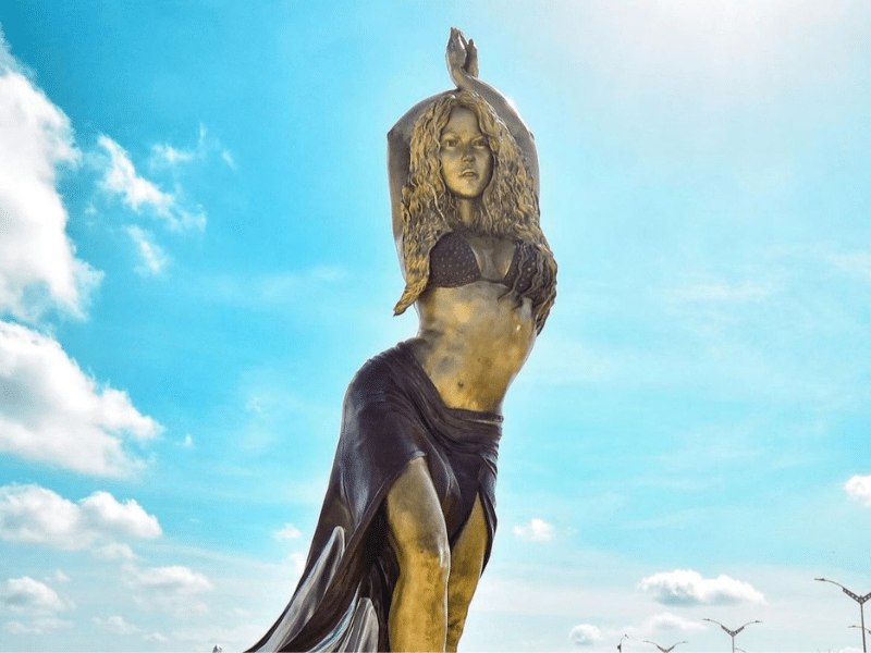 ¡Increíble! Inauguran una estatua gigante de Shakira en Barranquilla