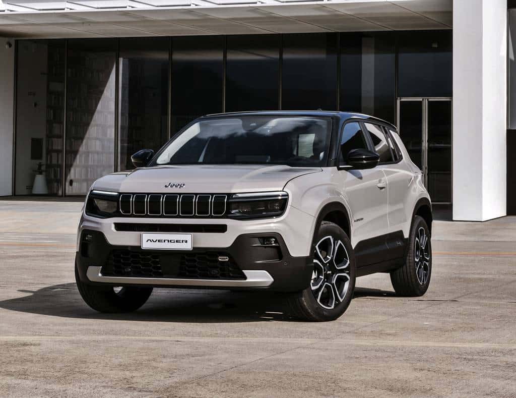 Jeep Avenger 4xe: Electrificación, potencia y versatilidad todoterreno