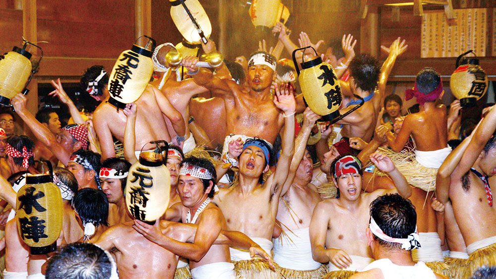 ¡Increíble! El fin del festival del hombre desnudo en Japón