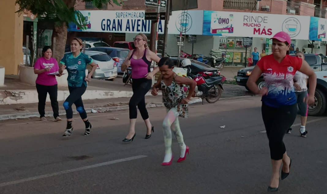 ¡Increíble carrera en tacones en Concepción! Descubre cómo las mujeres paraguayas celebran su día