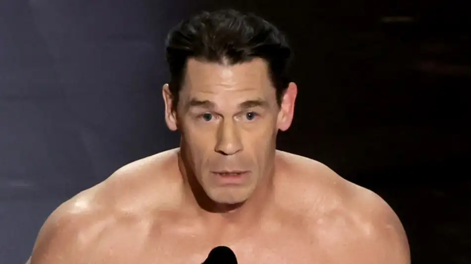 ¡Increíble! John Cena sorprende al mundo al salir desnudo en los Premios Oscar 2024