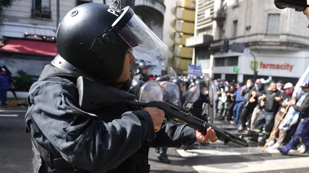 ¡Impactante represión policial en CABA deja detenidos y heridos!