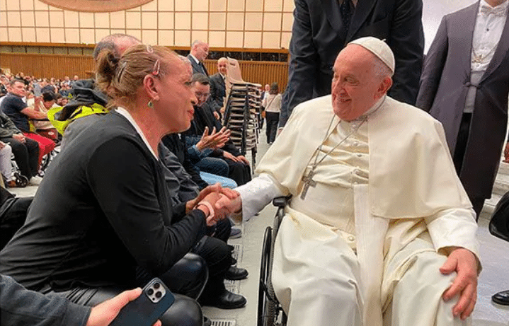 La inesperada amistad entre el Papa Francisco y una mujer paraguaya trans