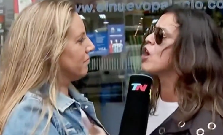 ¡Escándalo al aire en TN! Terrible pelea de la notera Paula Bernini mientras cubría una protesta: 'Mentirosa que...'