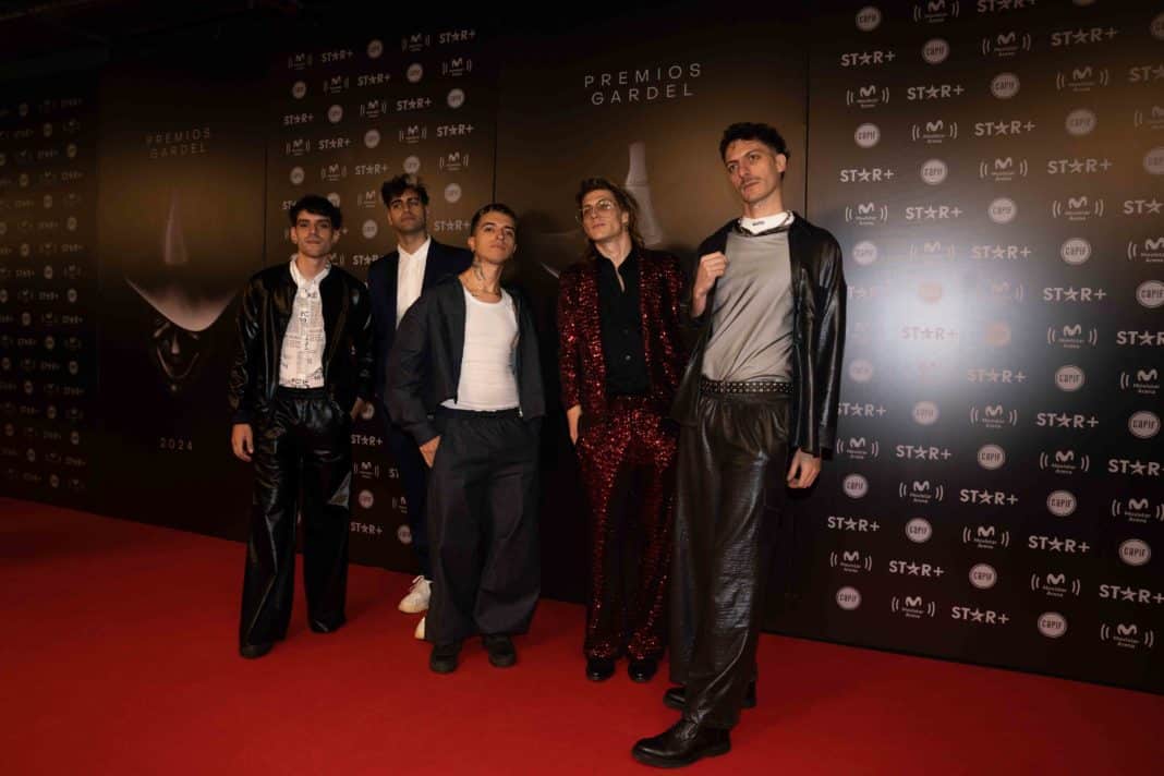¡Los looks más impactantes de la alfombra roja de los Premios Gardel 2024 te dejarán sin aliento!