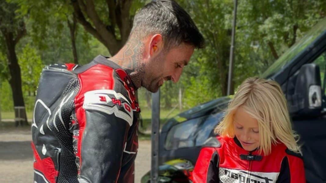 El emotivo adiós al joven motociclista que falleció en Brasil