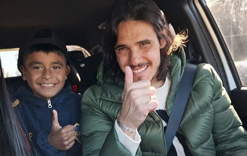 El conmovedor gesto de Edinson Cavani con un niño hincha de Boca Juniors