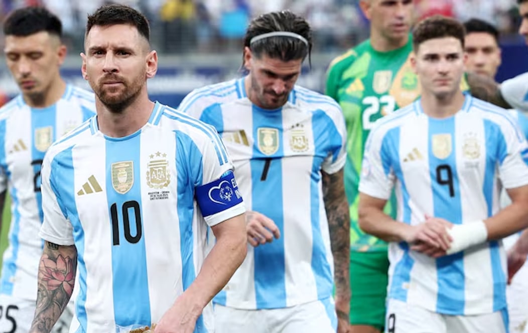 El famoso que no se saca la remera por una cábala con la Selección Argentina