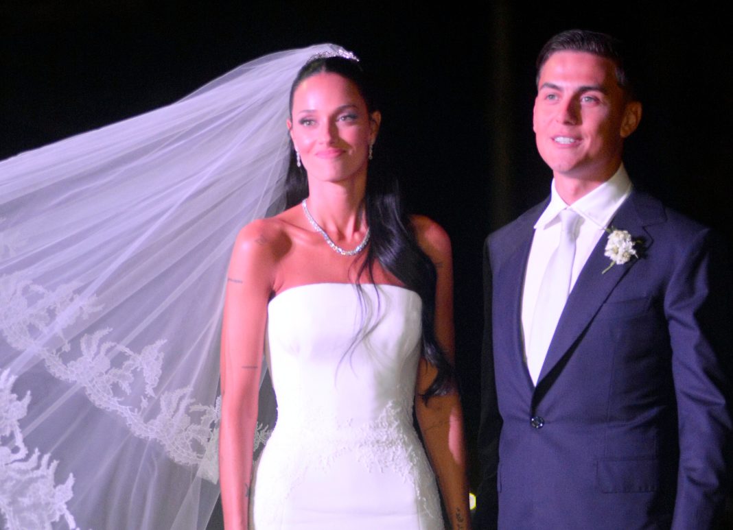 El increíble y elegante look de Oriana Sabatini y Paulo Dybala en su boda