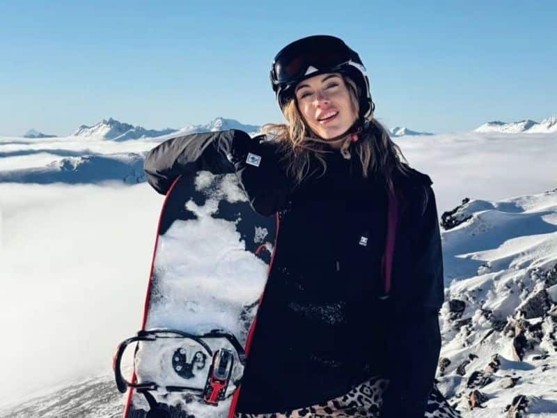 Las increíbles vacaciones de Emilia Attias en la nieve junto a una amiga de 'Casi ángeles'