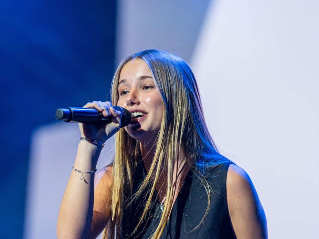 El increíble debut de Taína Gravier como cantante en un prestigioso festival español