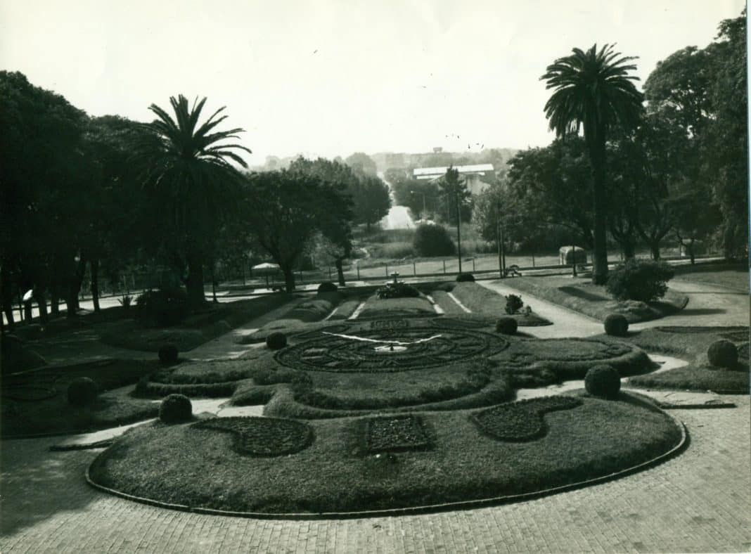 La fascinante historia del reloj floral de San Isidro