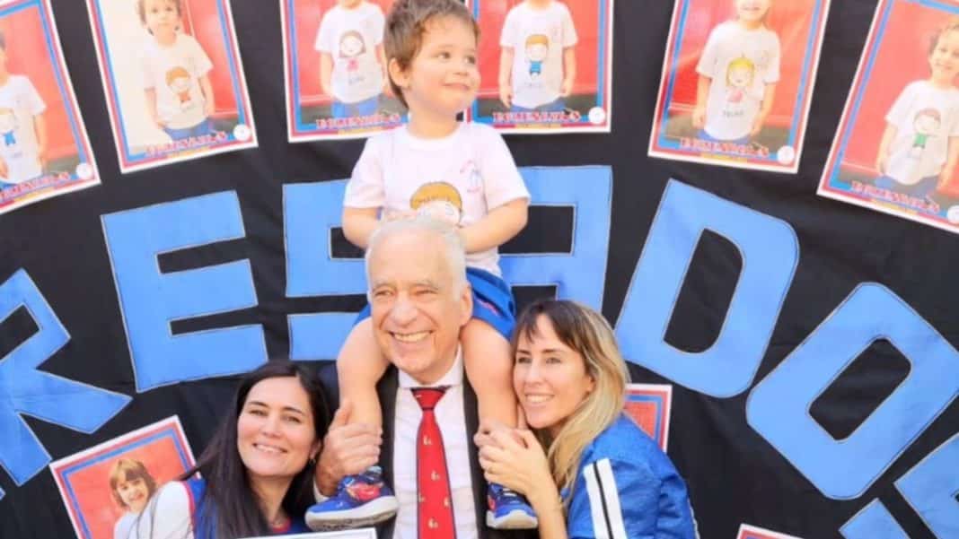 La Alegría de Emilio: Celebrando su Primer Diploma con Alberto y Estefanía