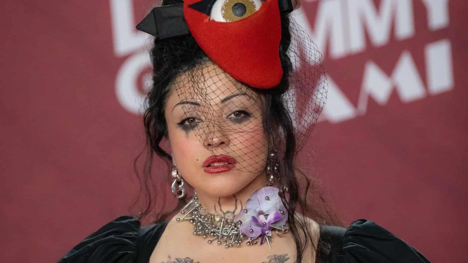 La Poderosa Declaración de Mon Laferte: Empoderamiento Femenino en los Latin Grammy 2024