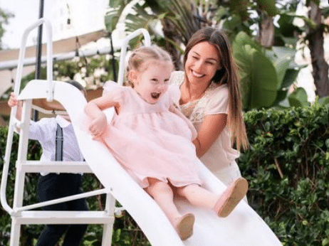 Pampita Ardohain: Cómo Cuida a su Hija Anita Durante su Viaje a Tailandia