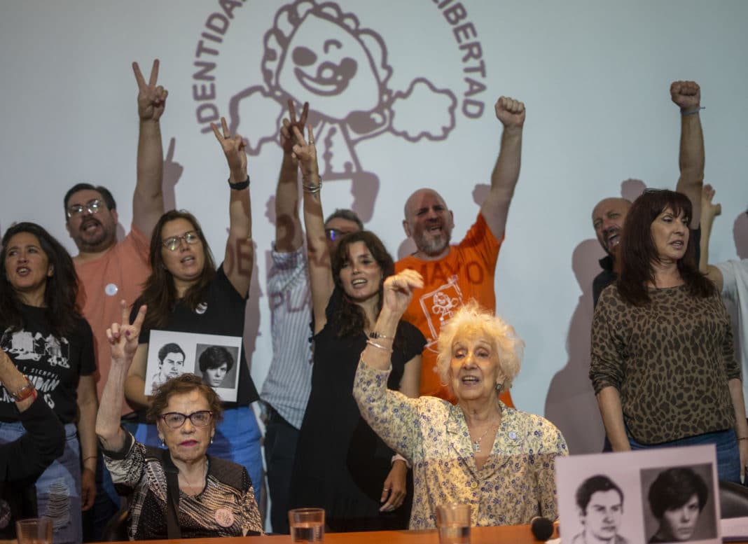 El Hallazgo Número 138: Cómo las Abuelas de Plaza de Mayo Continúan Reconstruyendo Familias