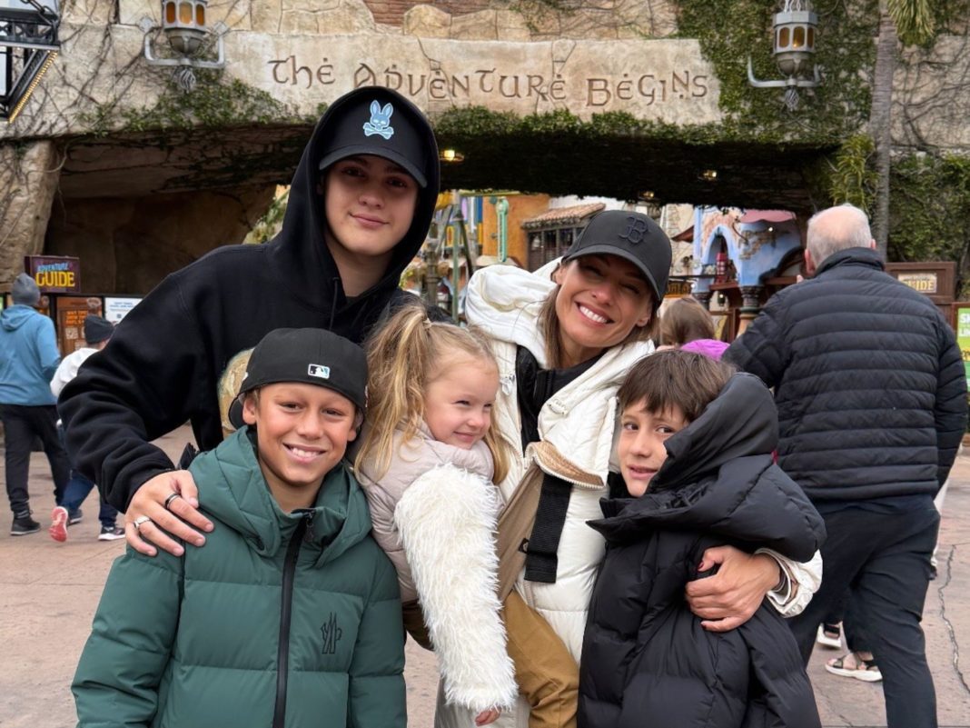 Pampita y sus hijos disfrutan de unas inolvidables vacaciones en Orlando