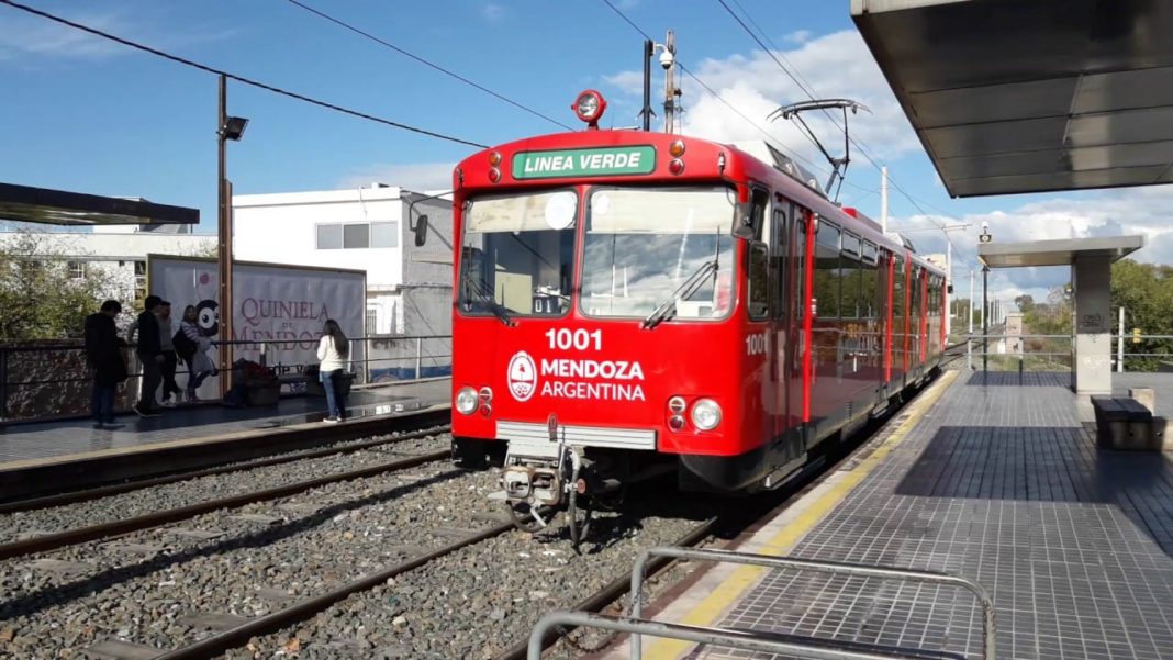 Mendoza: Cómo el MetroTranvía Revoluciona el Transporte Público hacia el Aeropuerto