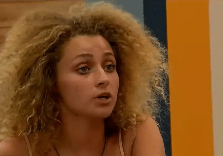 ¡Incidente Inesperado en la Fiesta de Gran Hermano: Lourdes Sufre un Descuido de Vestuario!