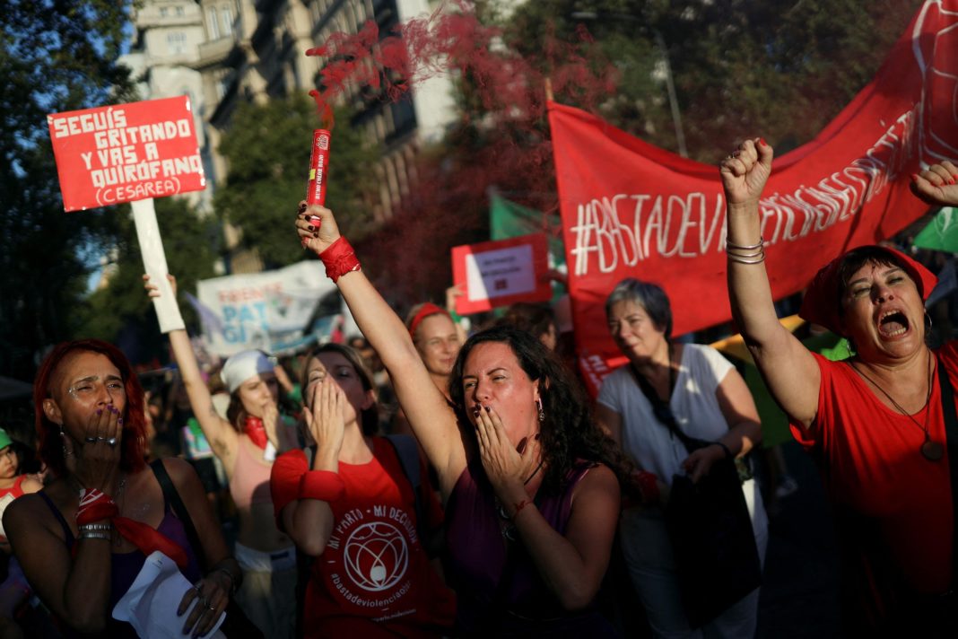 8M: Resistiendo la Marea de la Desigualdad