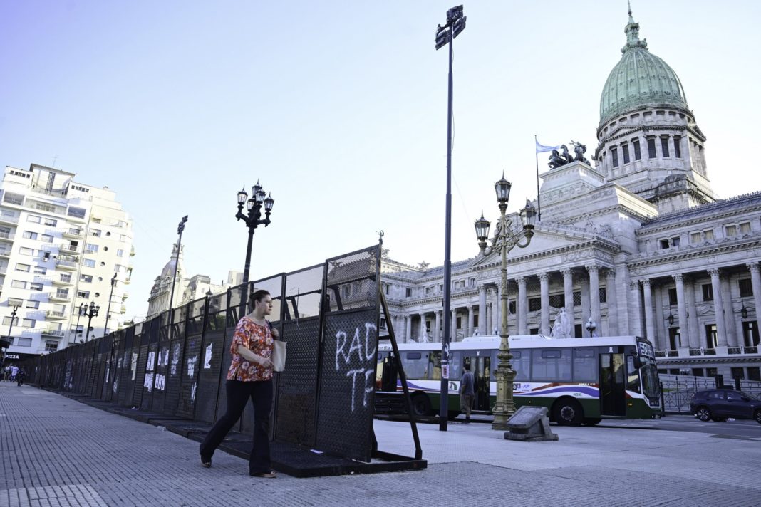 Cómo la Marcha de los Jubilados Desafía al Gobierno y al FMI