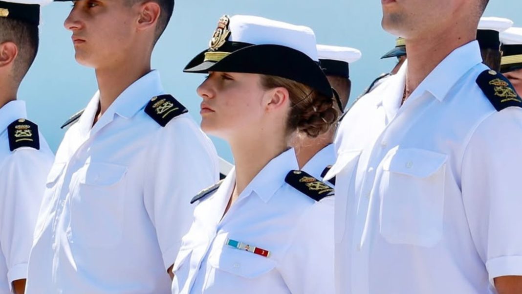 La Princesa Leonor Enfrenta Desafíos de Salud Durante su Entrenamiento Naval en Uruguay