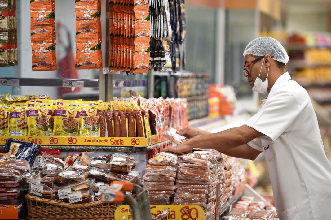 Ajuste Ortodoxo y Paritarias: Desafíos y Oportunidades en la Estabilización Económica Argentina