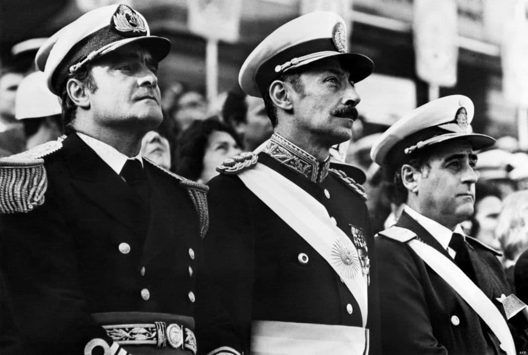 Anatomía de una Mentira: Desenmascarando los Relatos Distorsionados de los Años 70