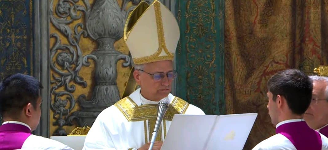 El Nuevo Papa León XIV: Elegido y Presentado al Mundo