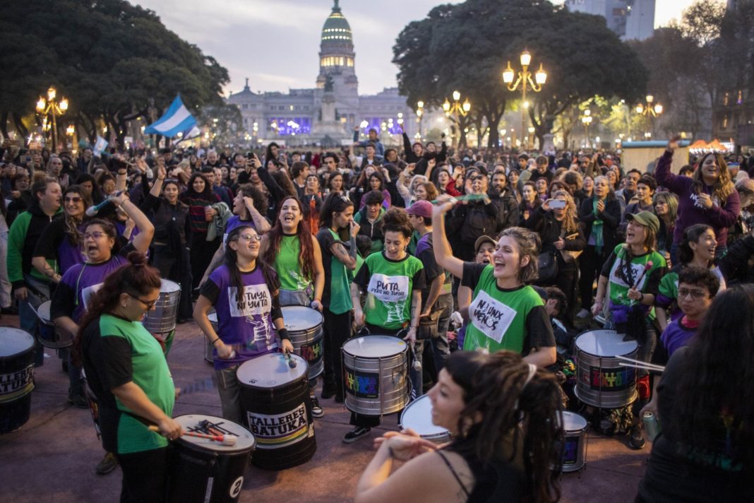 Cómo el Congreso Argentino Aprobó Aumentos de Jubilaciones y Bonos en un Escenario Político Complejo