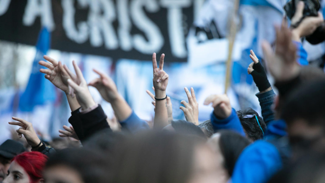 Cristina Kirchner: La Fusilada que Vive y la Batalla Antropológica Contra el Neofascismo