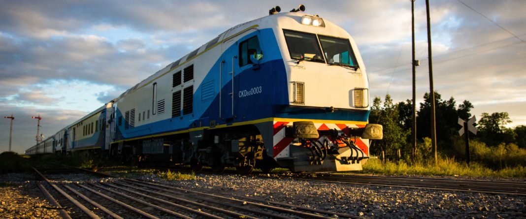 La Lección del Fracaso Británico: Por qué la Privatización Ferroviaria de Milei Amenaza el Futuro de los Trenes en Argentina