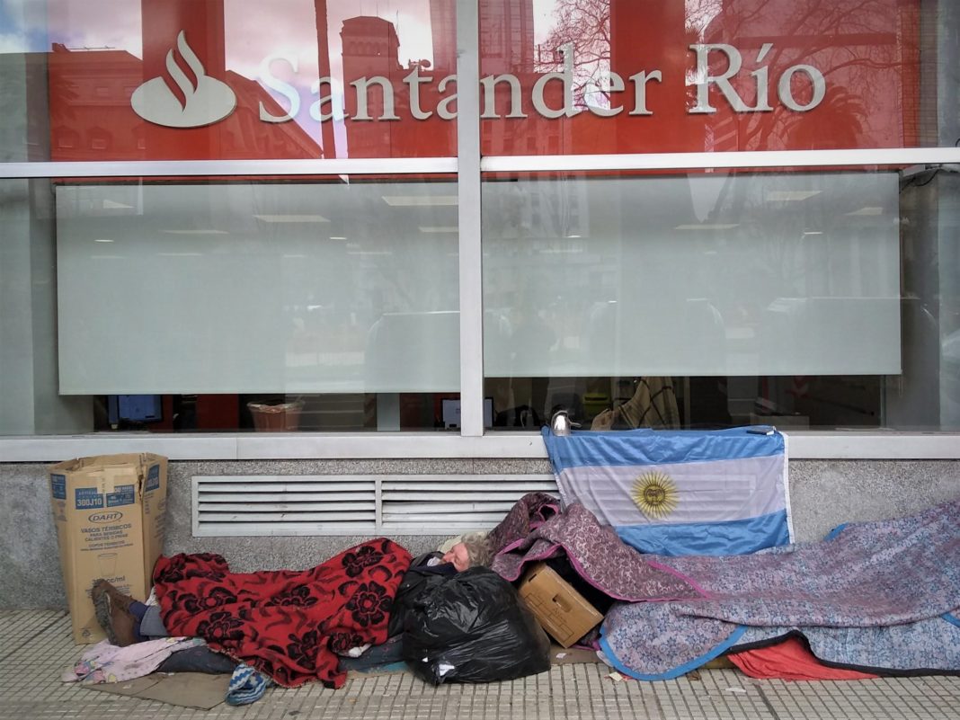 Más allá de la emergencia: la necesidad de una política integral de vivienda para personas en situación de calle