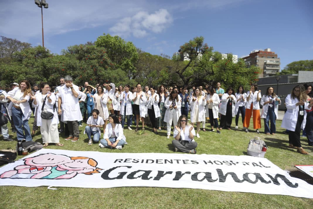 Transformación Integral del Sistema Hospitalario: Más Allá de los Aumentos Salariales