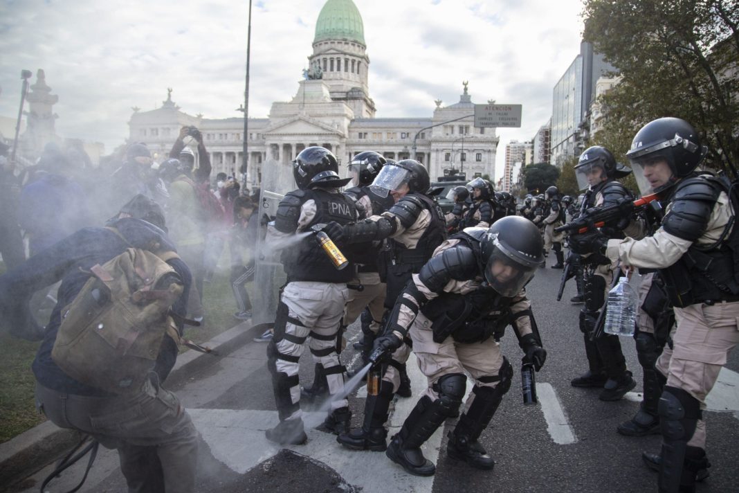 Uniendo Voces: Una Marcha Histórica Frente al Congreso