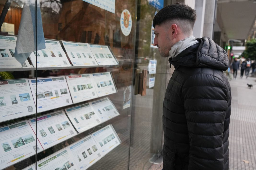 Jóvenes Inquilinos: Cómo Enfrentar la Carga del Alquiler en Argentina
